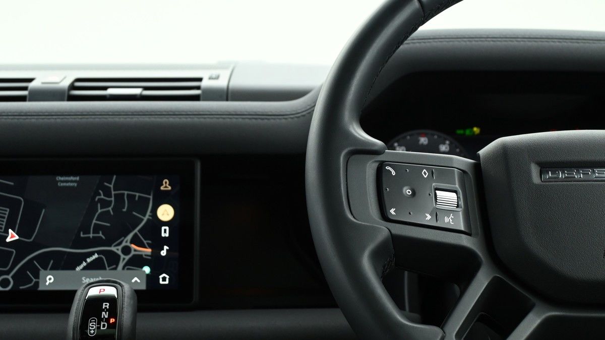Land Rover Defender 90 Image 15