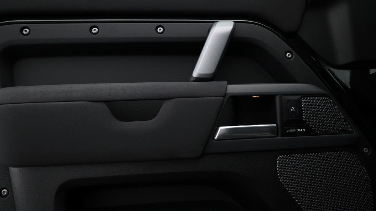 Land Rover Defender 90 Image 13