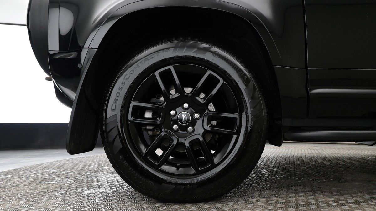 Land Rover Defender 90 Image 9