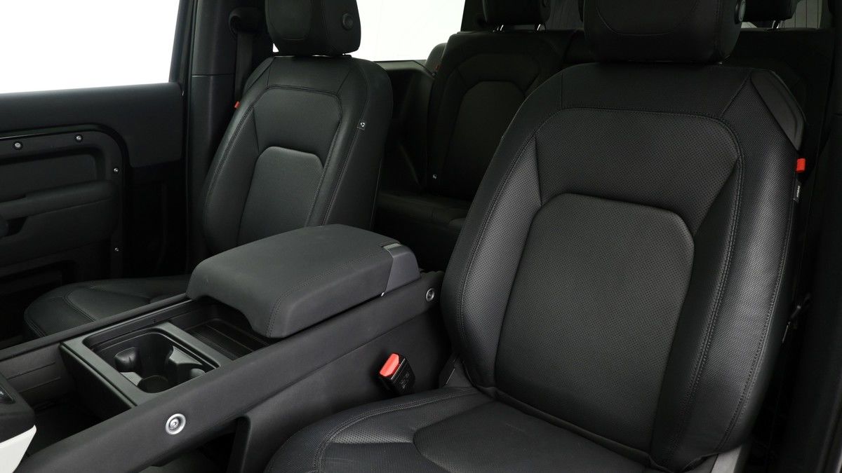 Land Rover Defender 90 Image 4