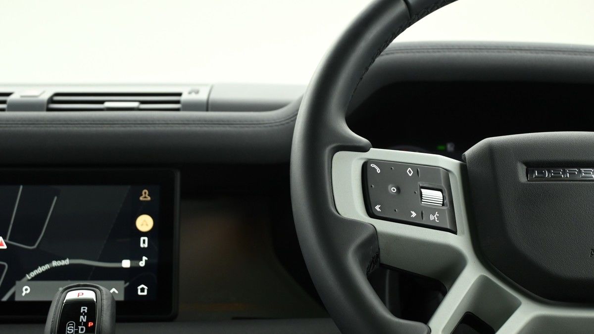 Land Rover Defender 90 Image 15
