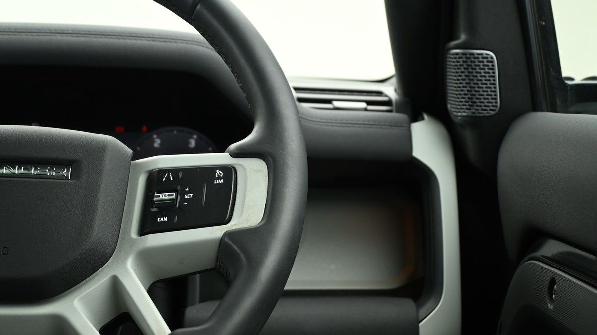 Land Rover Defender 90 Image 16