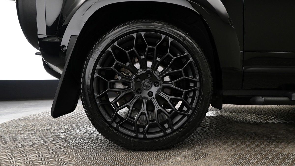Land Rover Defender 90 Image 9