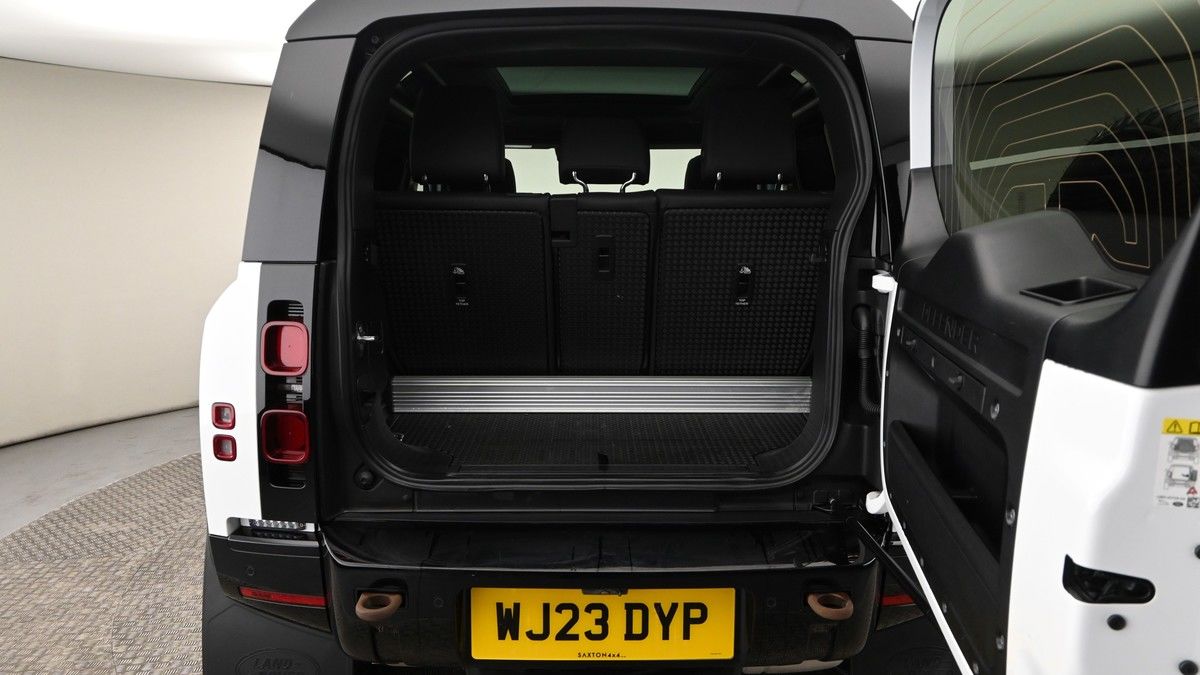 Land Rover Defender 90 Image 20