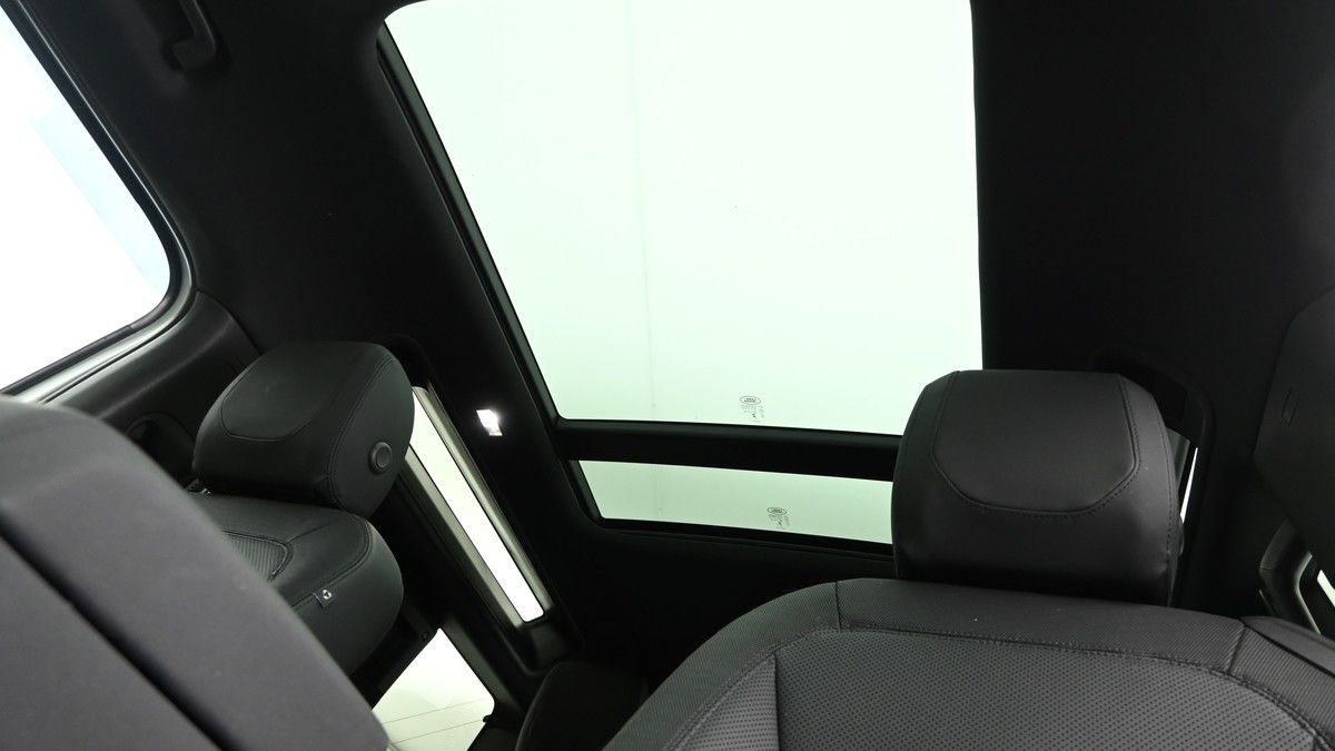 Land Rover Defender 90 Image 4