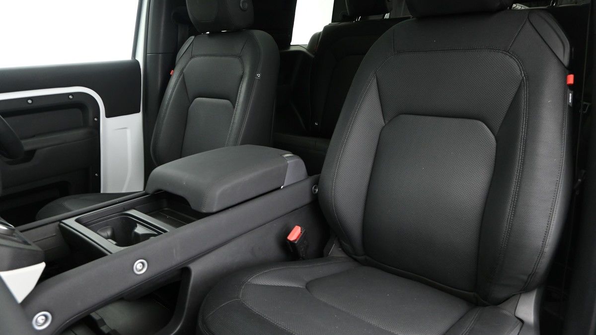 Land Rover Defender 90 Image 8