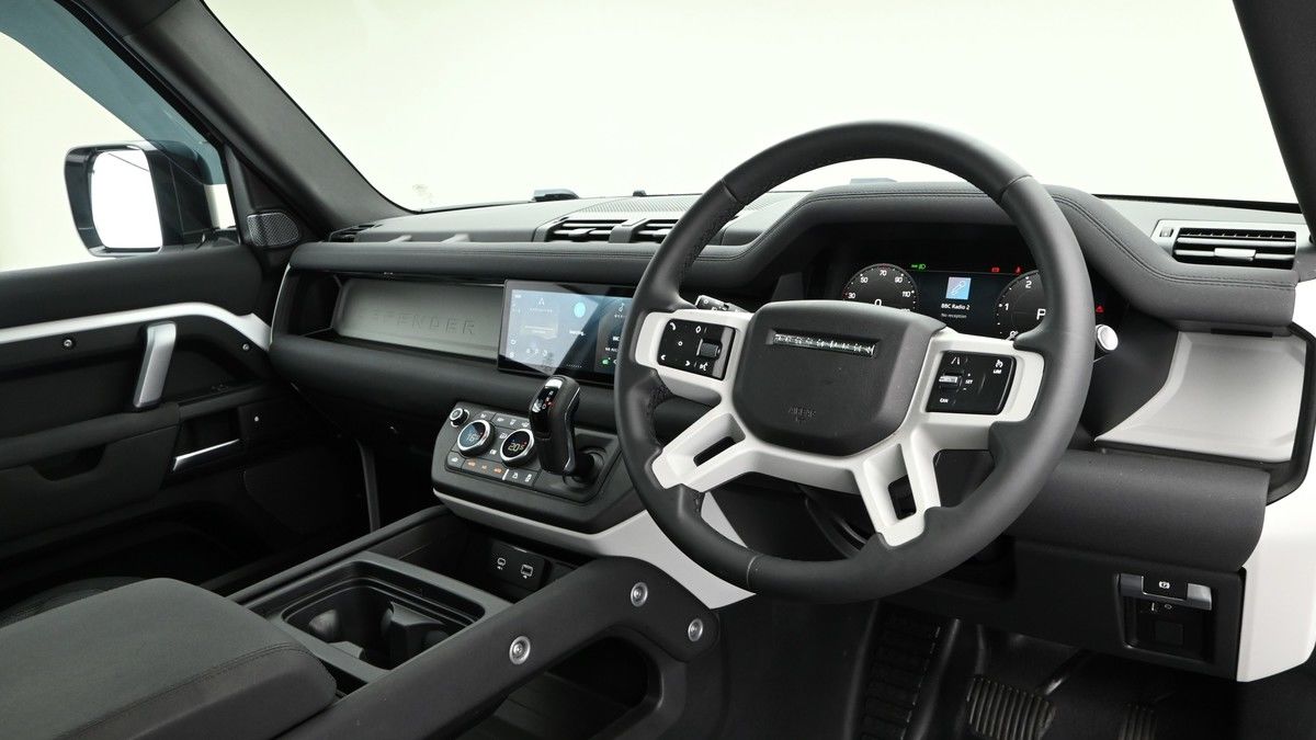 Land Rover Defender 90 Image 6
