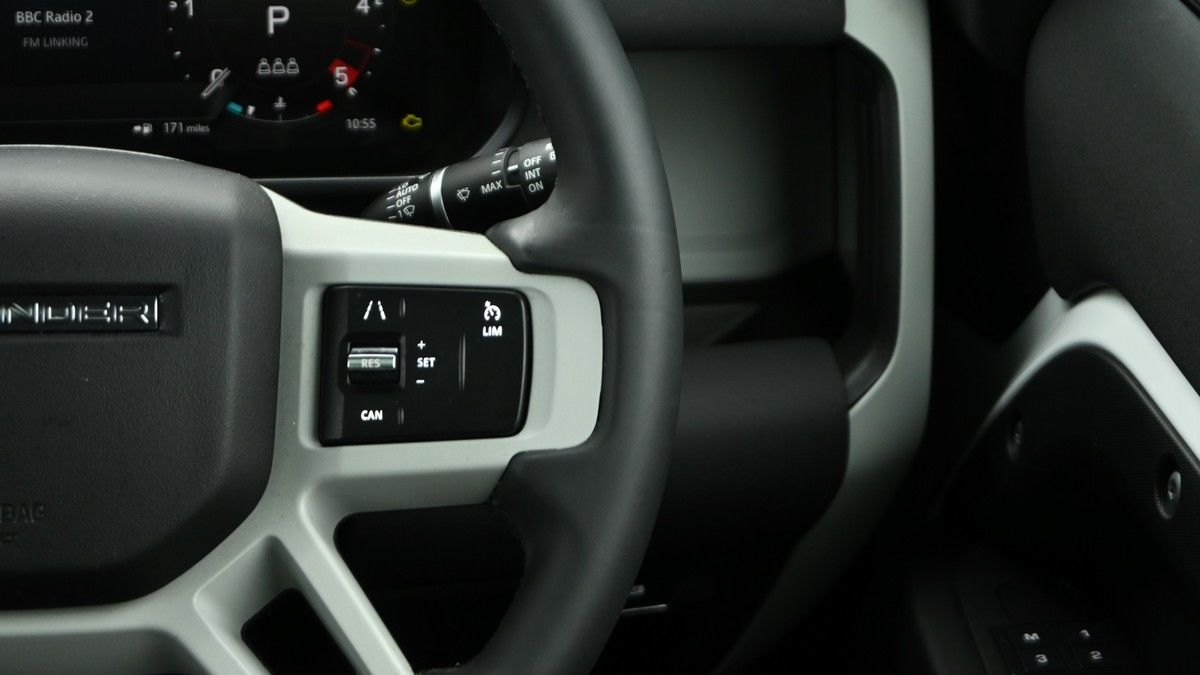 Land Rover Defender 90 Image 32