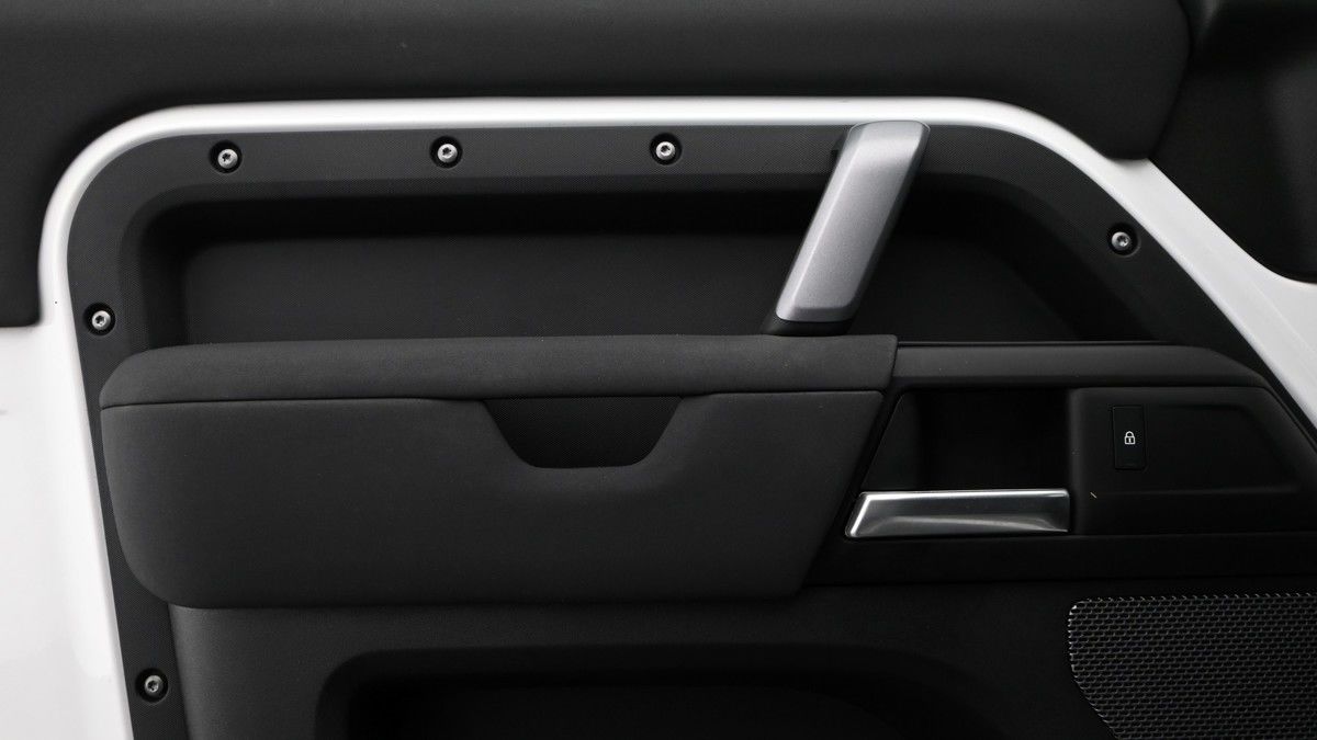 Land Rover Defender 90 Image 26