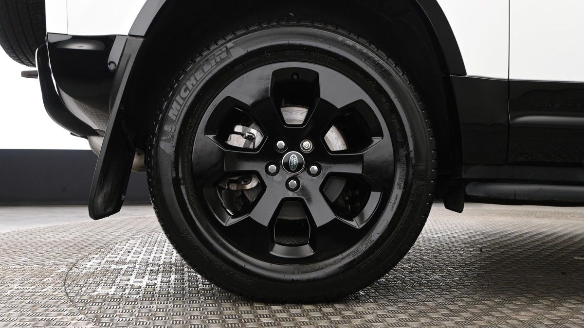 Land Rover Defender 90 Image 18