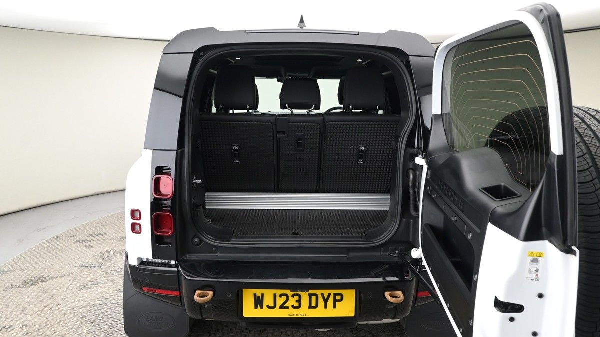 Land Rover Defender 90 Image 19
