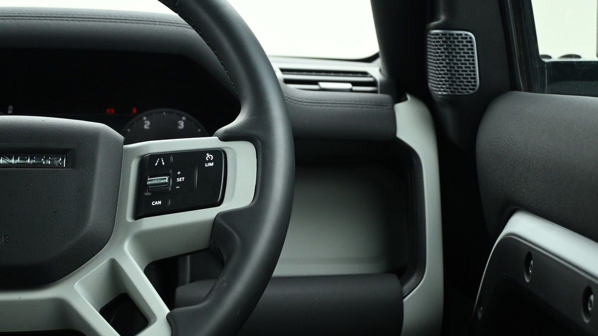 Land Rover Defender 90 Image 31
