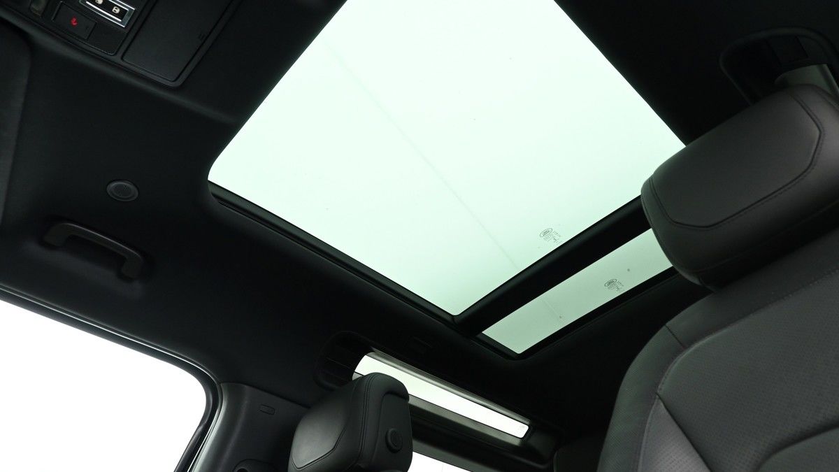 Land Rover Defender 90 Image 2