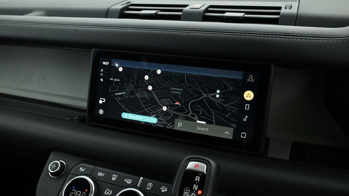 Land Rover Defender 90 Image 11