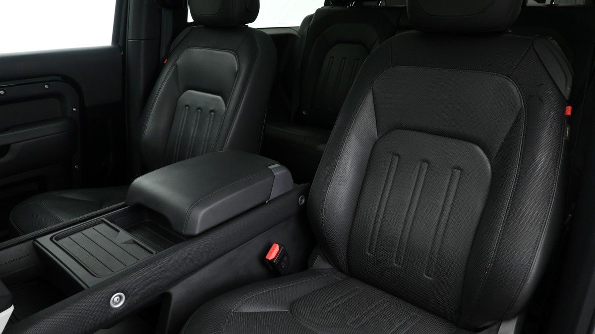 Land Rover Defender 90 Image 4