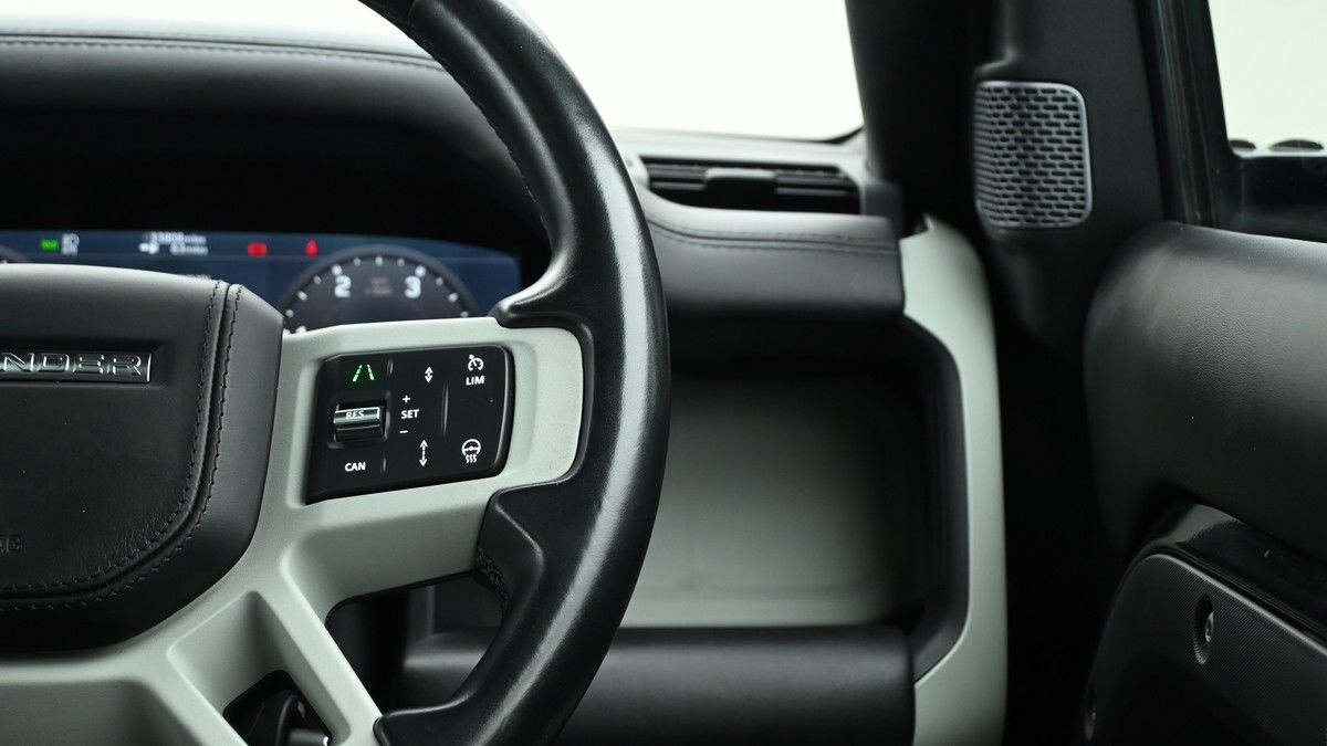 Land Rover Defender 90 Image 16
