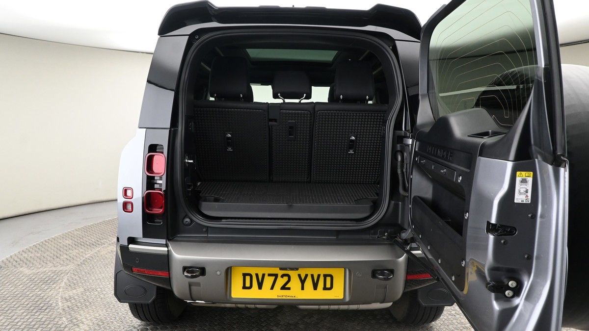 Land Rover Defender 90 Image 10