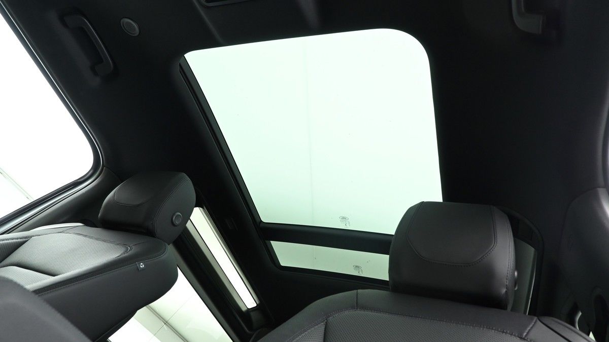 Land Rover Defender 90 Image 2