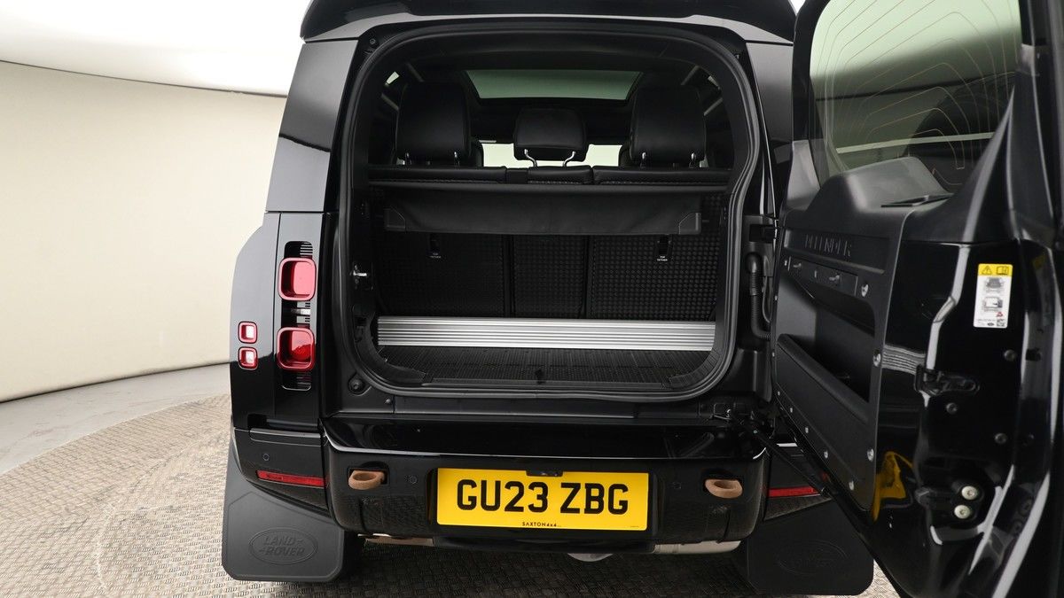 Land Rover Defender 90 Image 10