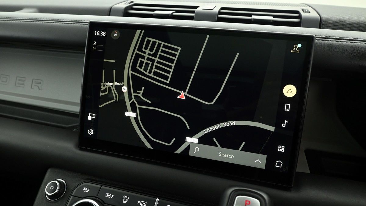 Land Rover Defender 90 Image 11