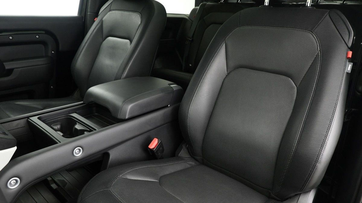 Land Rover Defender 90 Image 4
