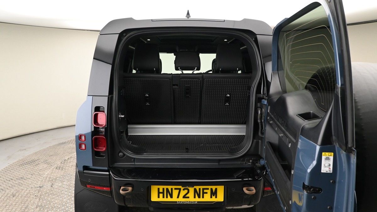 Land Rover Defender 90 Image 10