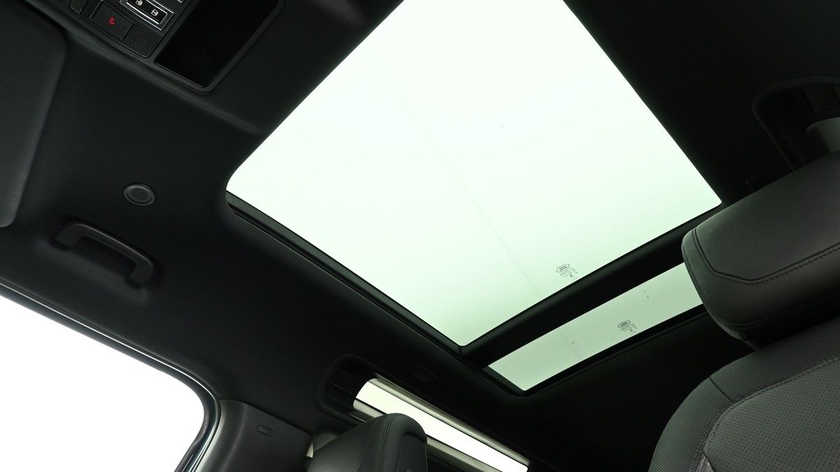 Land Rover Defender 90 Image 2