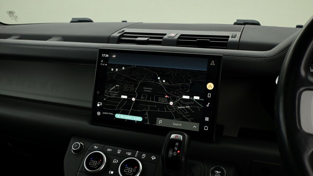 Land Rover Defender 90 Image 11