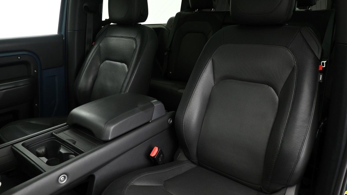 Land Rover Defender 90 Image 4