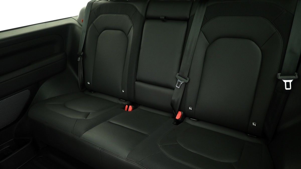Land Rover Defender 90 Image 5