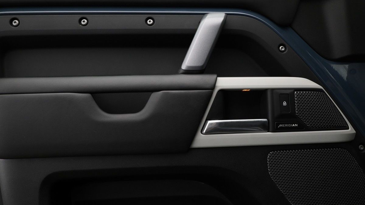 Land Rover Defender 90 Image 13