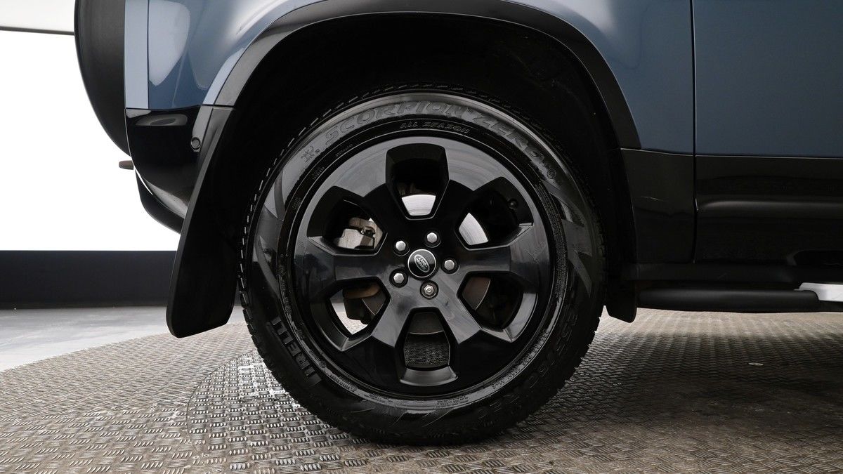 Land Rover Defender 90 Image 9