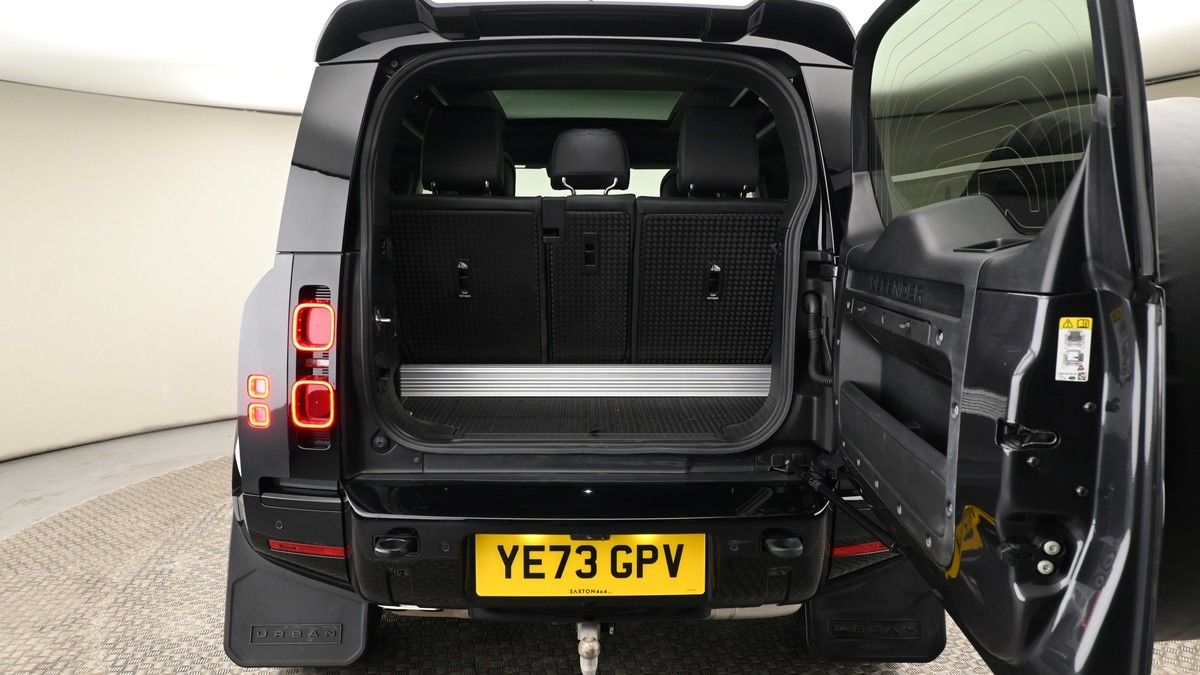 Land Rover Defender 90 Image 10