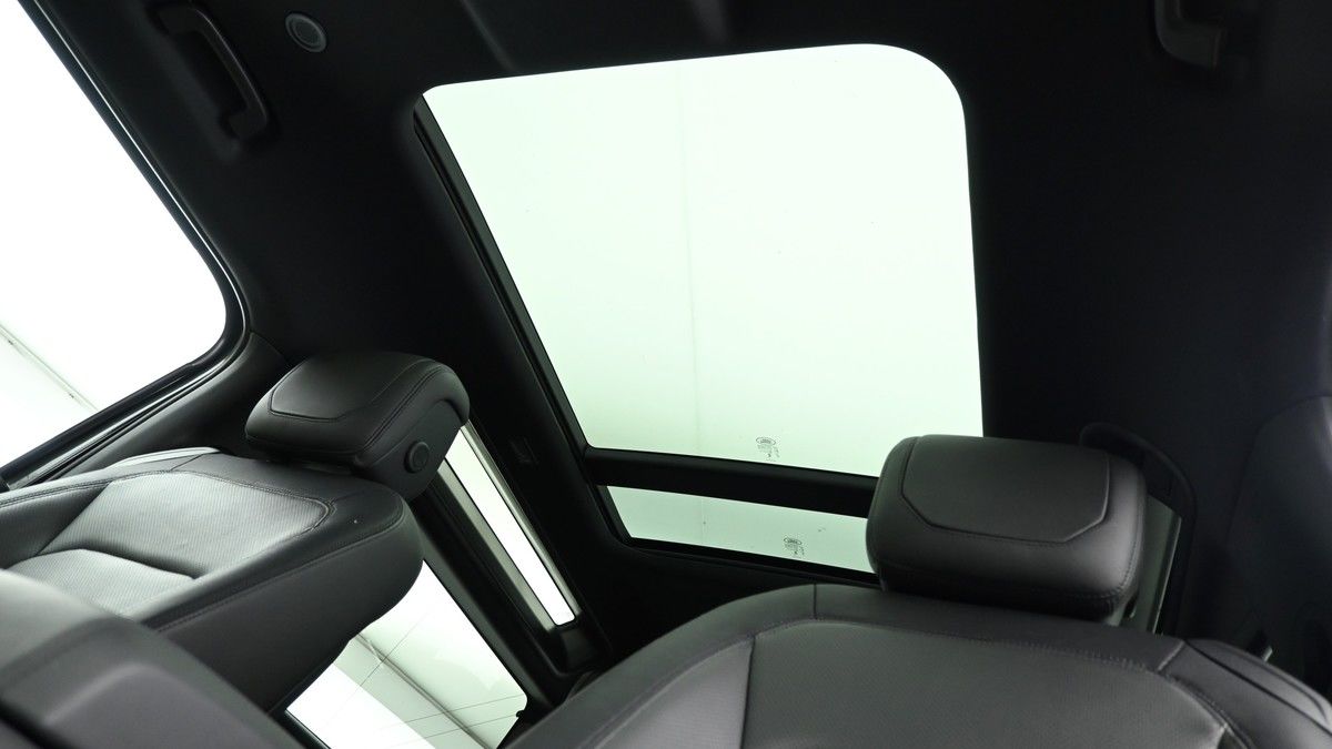 Land Rover Defender 90 Image 2