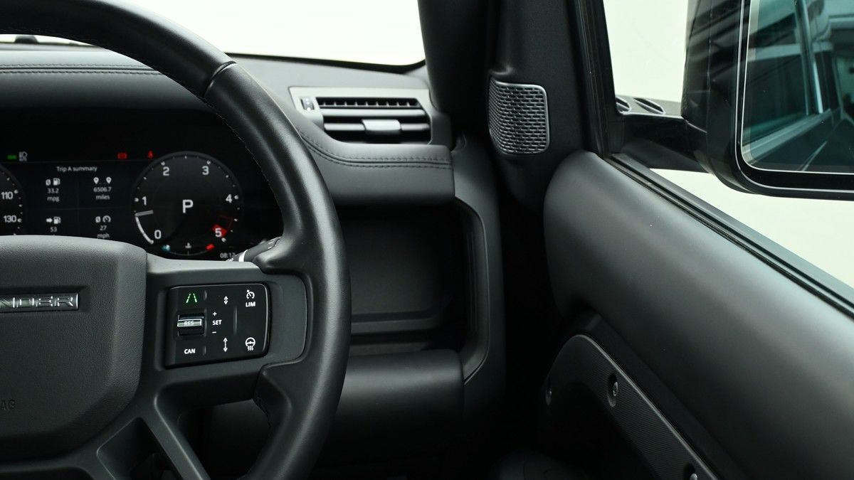 Land Rover Defender 90 Image 16