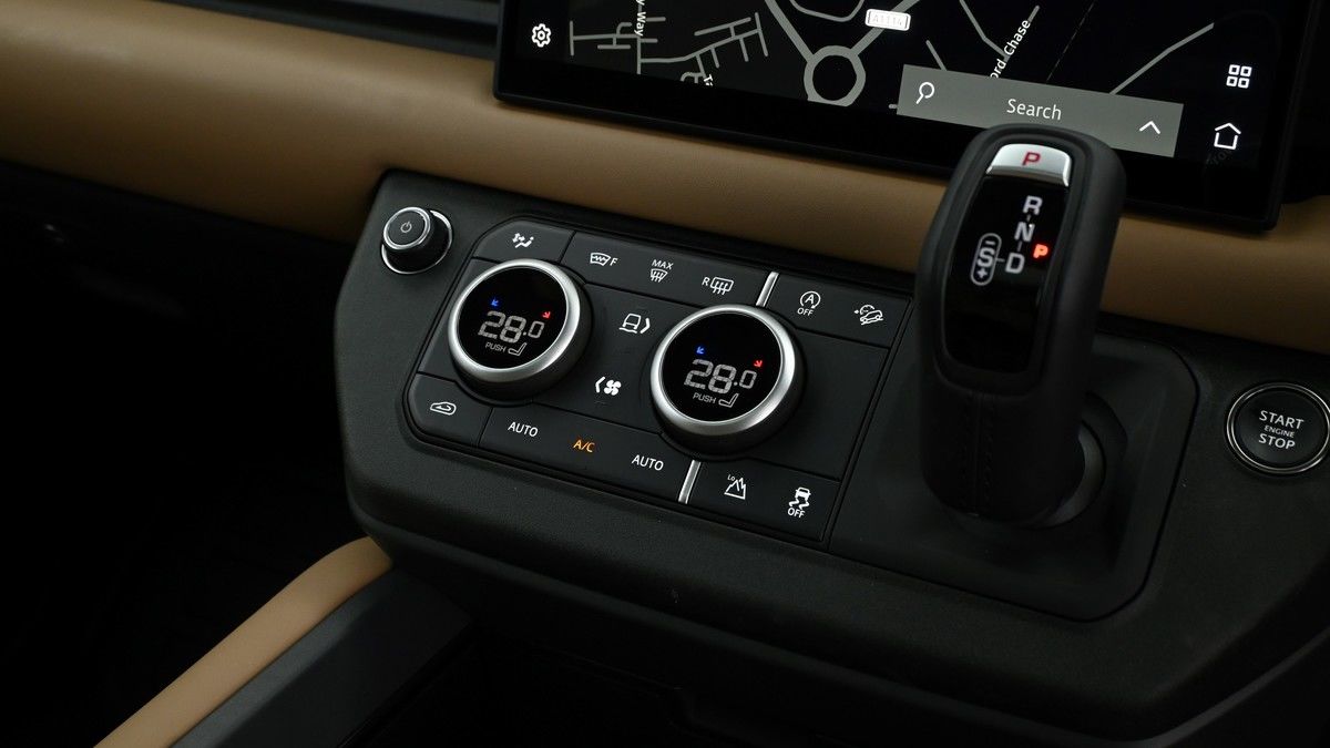 Land Rover Defender 90 Image 12