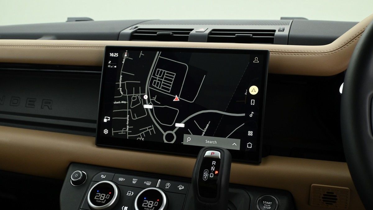 Land Rover Defender 90 Image 11