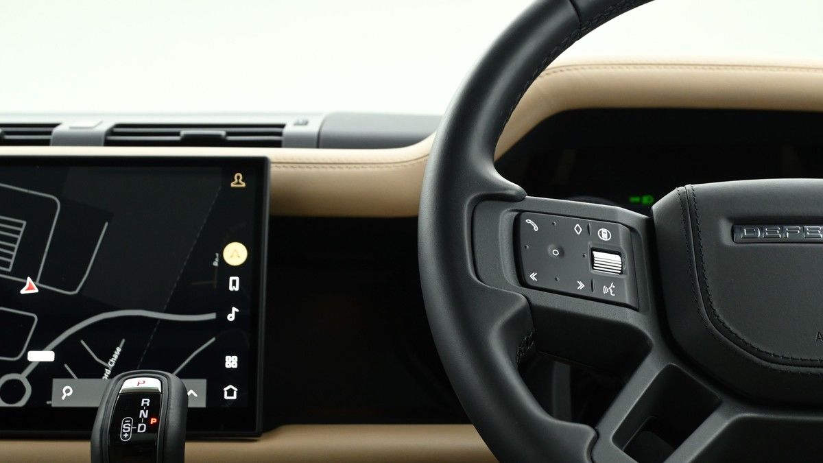 Land Rover Defender 90 Image 15