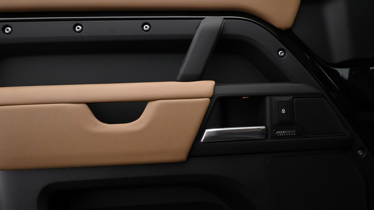 Land Rover Defender 90 Image 13