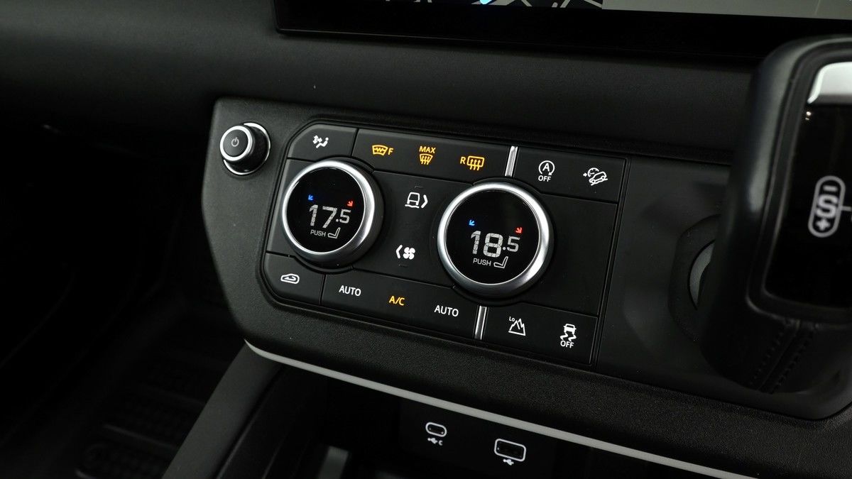 Land Rover Defender 90 Urban Image 12
