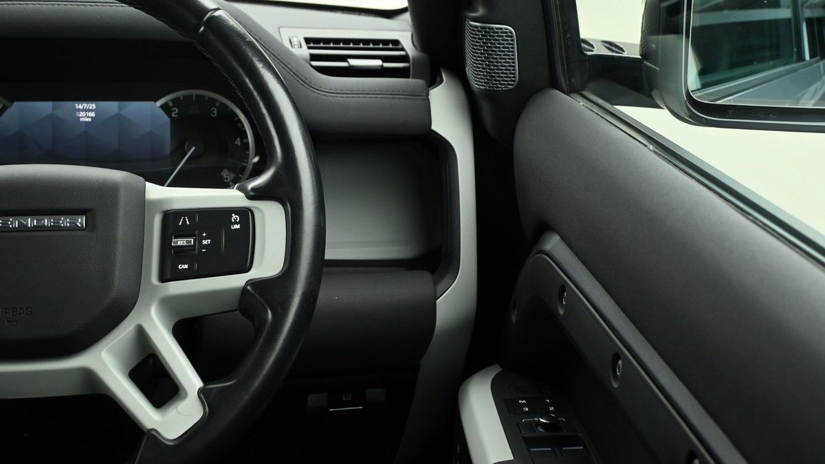 Land Rover Defender 90 Urban Image 16