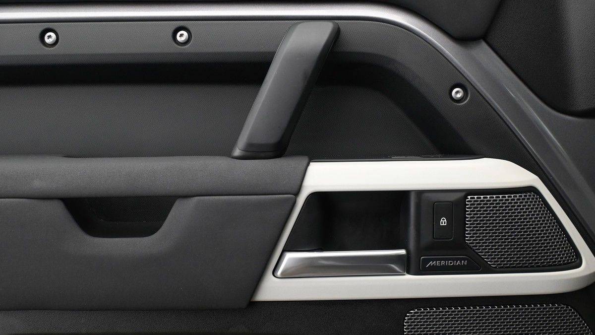Land Rover Defender 90 Urban Image 13