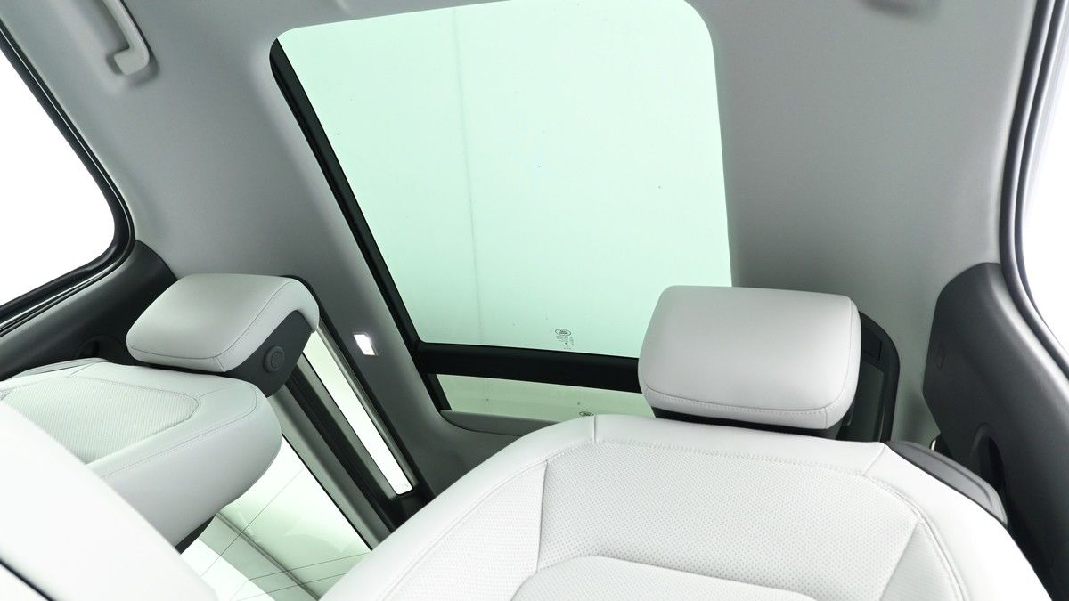 Land Rover Defender 90 Image 4