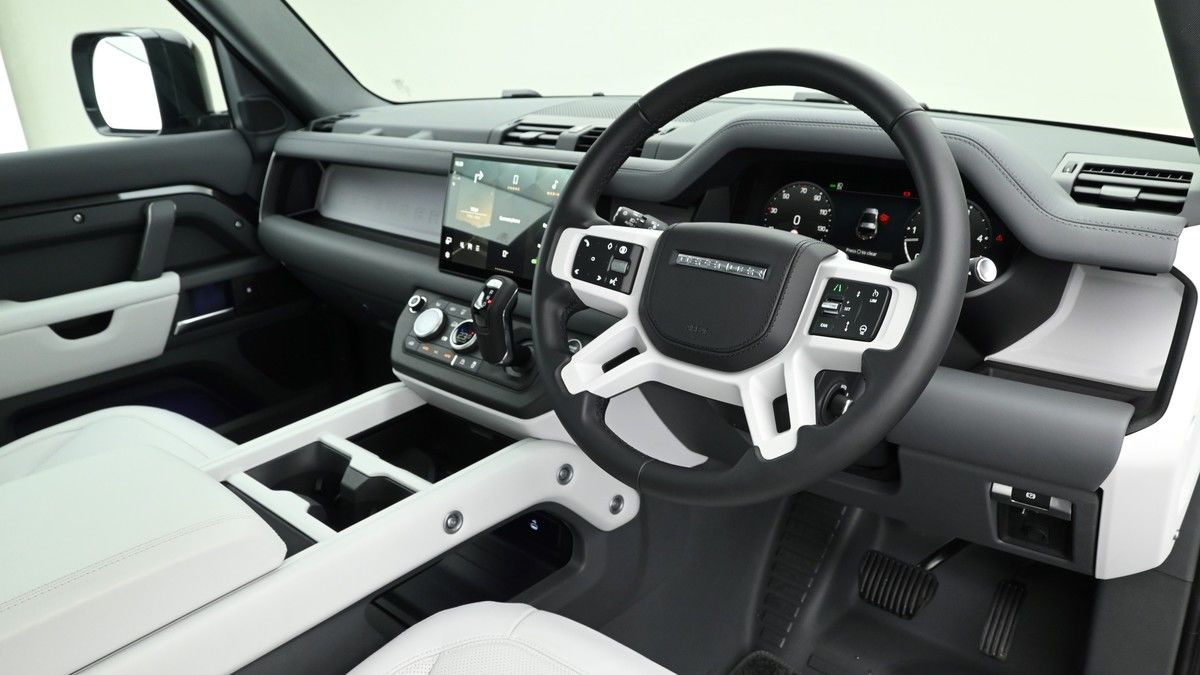 Land Rover Defender 90 Image 5