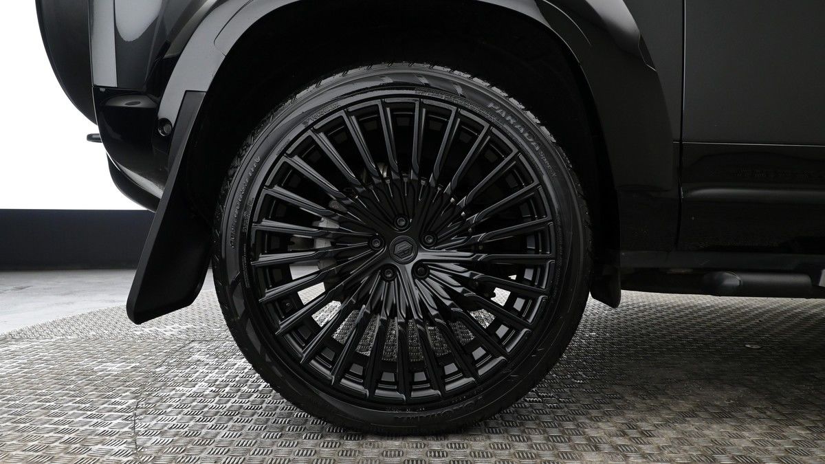 Land Rover Defender 90 Image 17