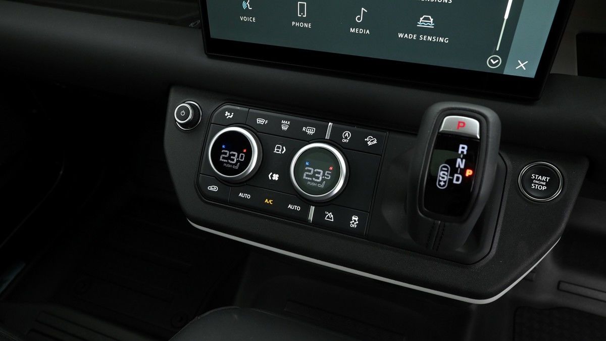 Land Rover Defender 90 Image 12