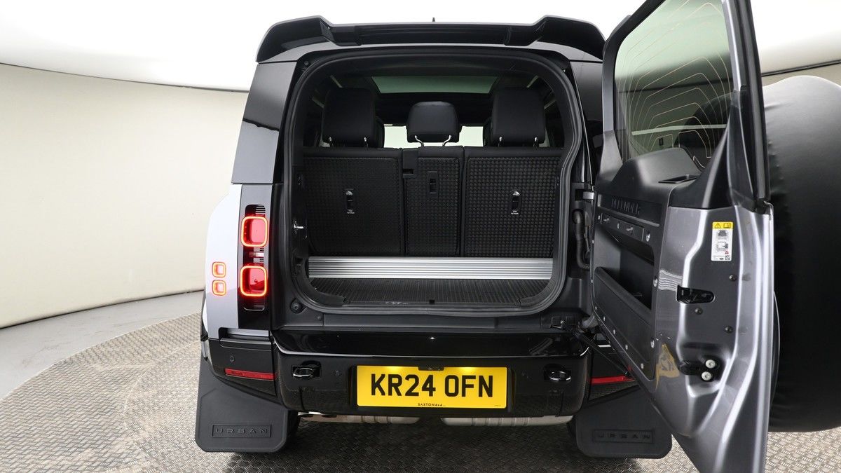 Land Rover Defender 90 Image 10