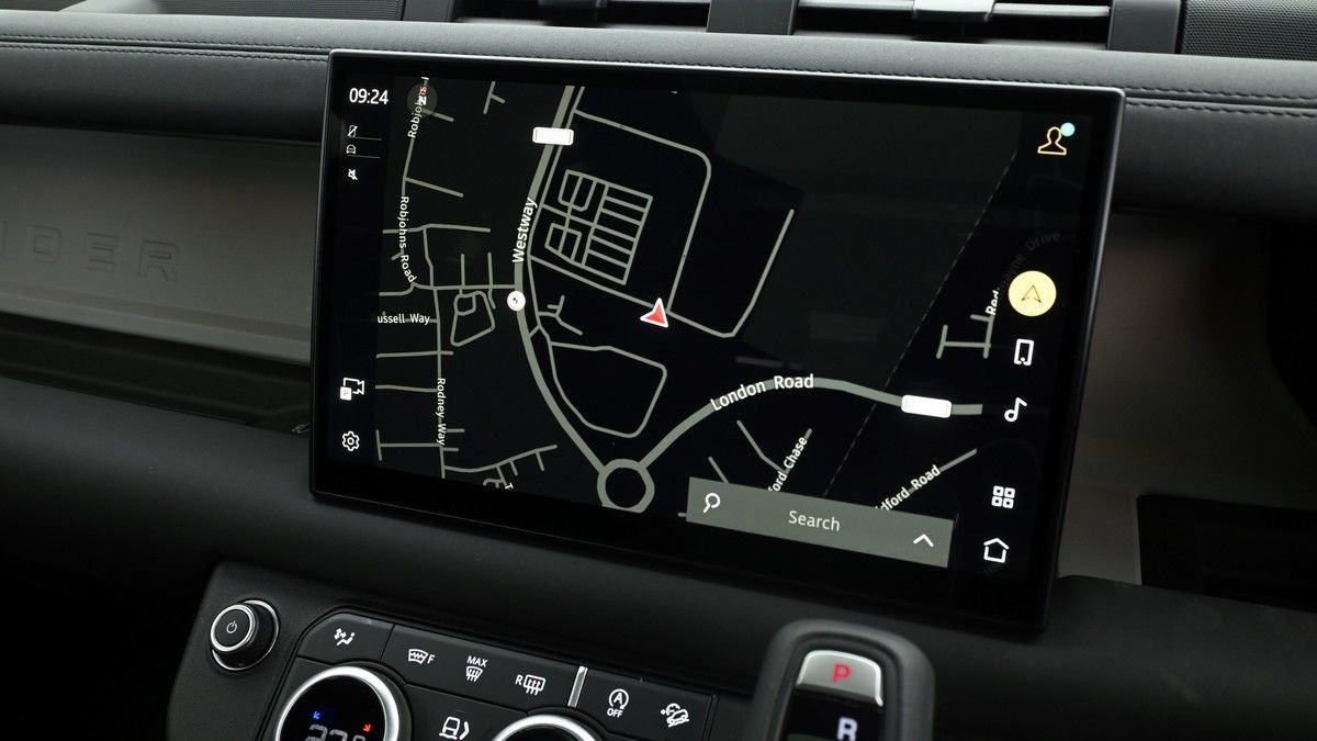Land Rover Defender 90 Image 11