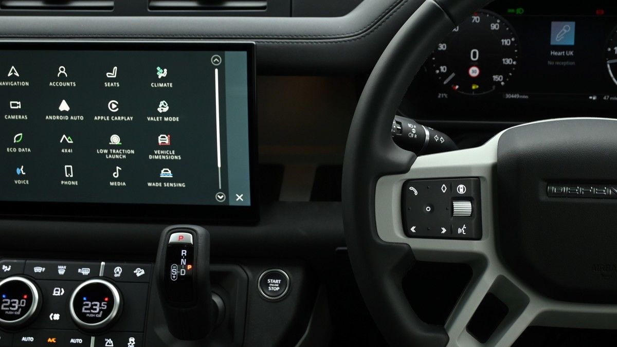 Land Rover Defender 90 Image 15