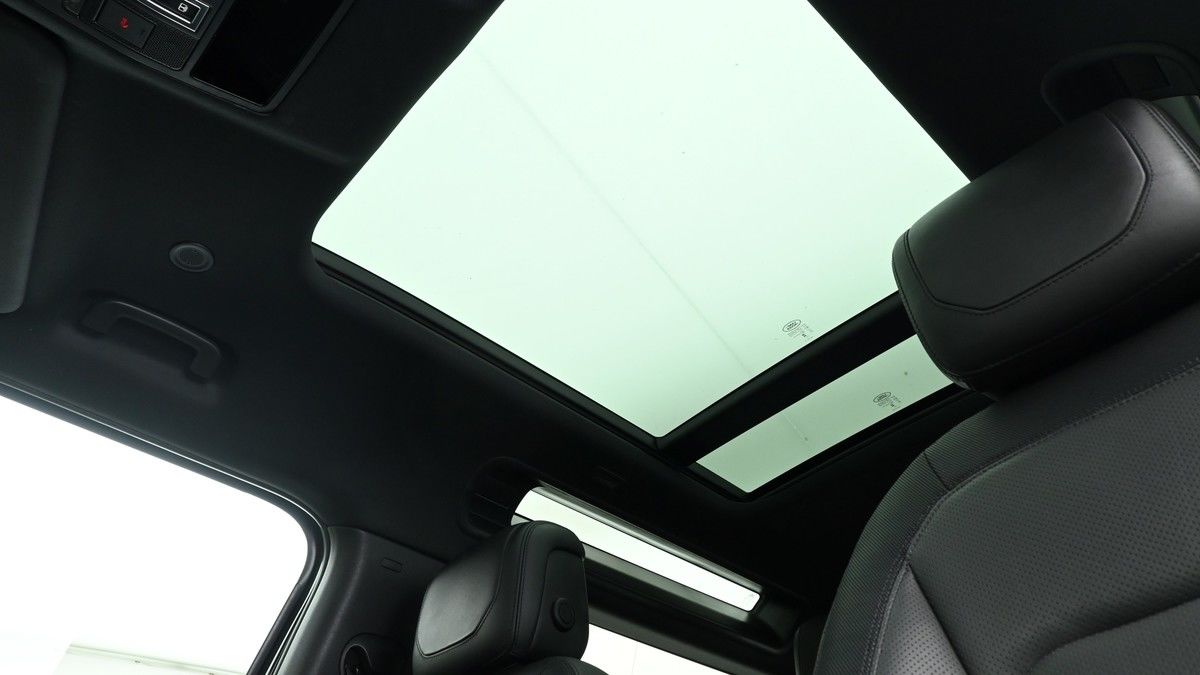 Land Rover Defender 90 Image 2